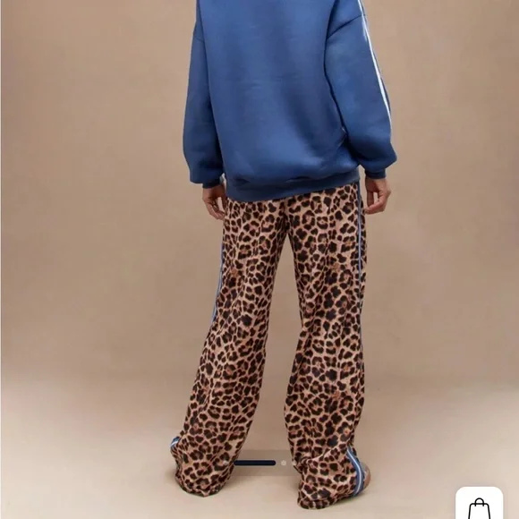 Missguided leopard print side stripe track pants - Picture 2 of 13